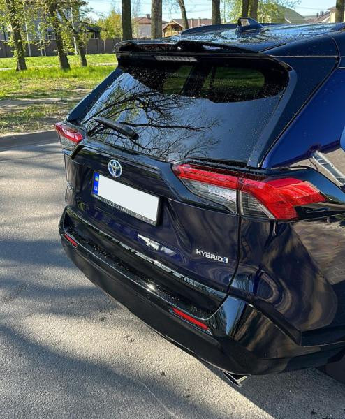 Купити Спойлер (чорний) для Toyota Rav 4 2019- рр