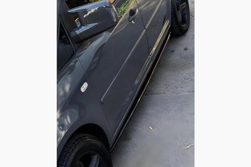 Купити Бокові пороги Performance (чорні) для Volkswagen Caddy 2010-2015 рр