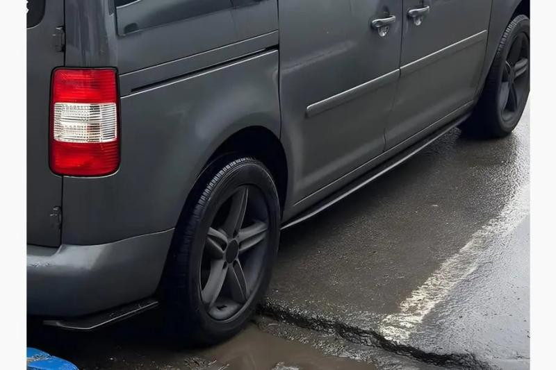 Купити Бокові пороги Performance (чорні) для Volkswagen Caddy 2010-2015 рр