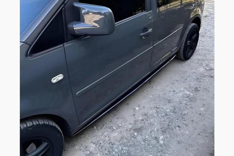 Купити Бокові пороги Performance (чорні) для Volkswagen Caddy 2010-2015 рр