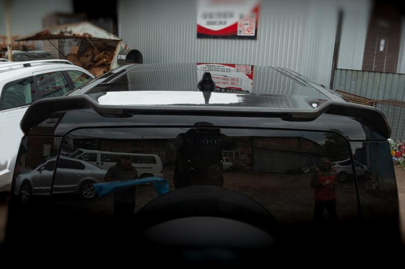 Купить Спойлер (карбон) для Land Rover Defender 2019- рр