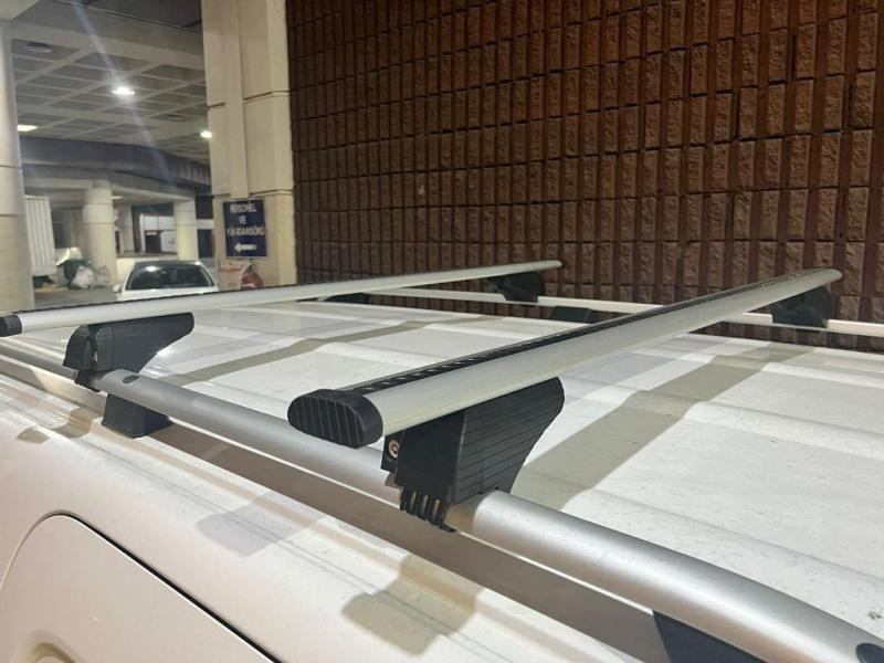 Купить Багажник (поперечины) на обычные рейлинги под ключ Wizard V1 (2 шт) 135 см, Чёрный для Volkswagen Touran 2010-2015 гг