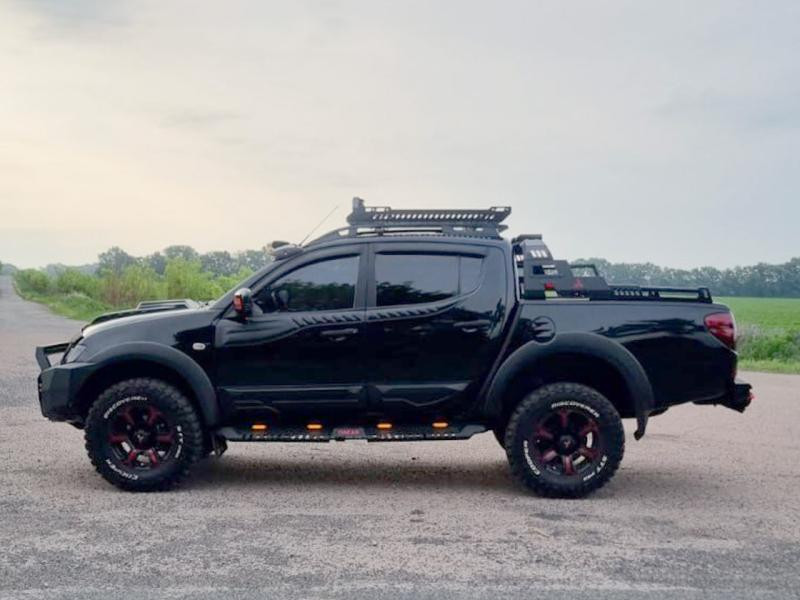 Купити Верхні молдинги дверей (4 шт, ABS) для Mitsubishi L200 2006-2015 рр