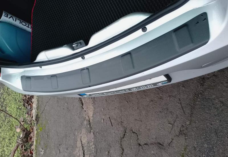 Купити Накладка на задній бампер (SD, ABS, Esa) для Renault Logan I 2008-2013 рр