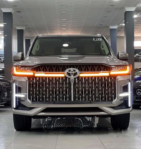 Купити Комплект обвісів VIP для Toyota Land Cruiser 300