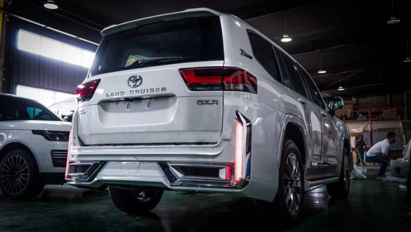 Купити Комплект обвісів VIP для Toyota Land Cruiser 300