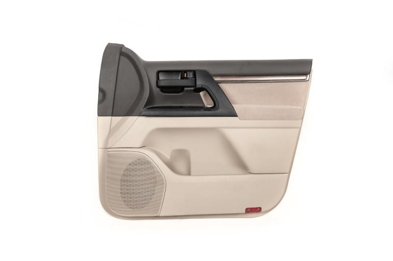 Купити Комплект рестайлінгових обшивок дверей (4 шт) для Toyota Land Cruiser 200