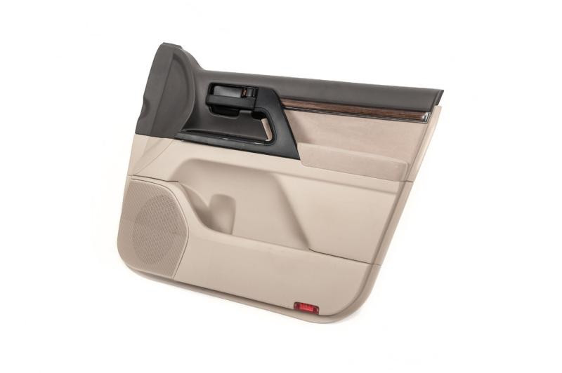 Купити Комплект рестайлінгових обшивок дверей (4 шт) для Toyota Land Cruiser 200