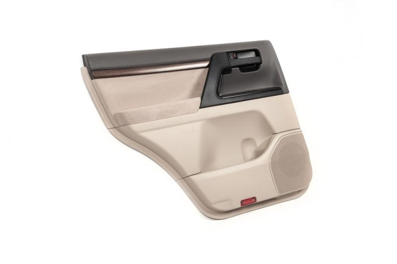 Купити Комплект рестайлінгових обшивок дверей (4 шт) для Toyota Land Cruiser 200