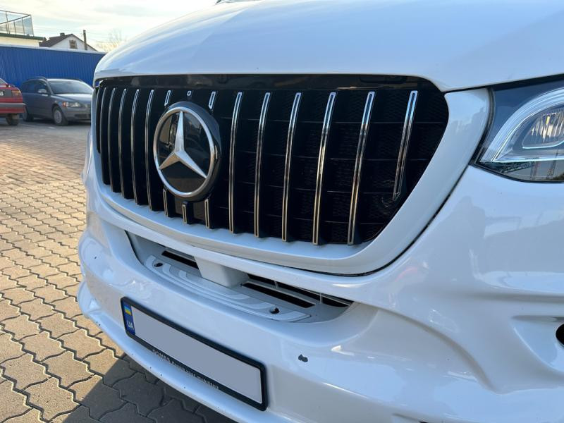 Купити Передня решітка Panamericana GT Chrome Premium V1 З рамкою для Mercedes Sprinter W907/W910 2018- рр