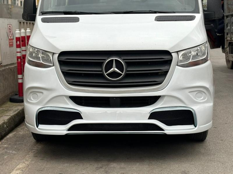 Купити Накладка на передній бампер V2 (під фарбування) для Mercedes Sprinter W907/W910 2018- рр