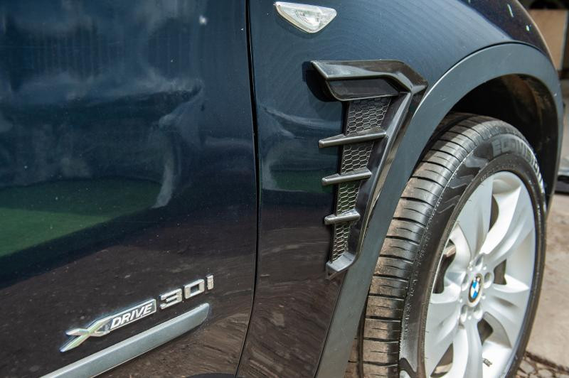 Купить Универсальные вентиляционные накладки на крылья тип-D (имитация, 2 шт)