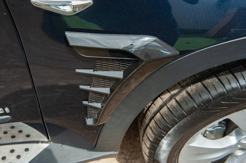 Купить Универсальные вентиляционные накладки на крылья тип-D (имитация, 2 шт)