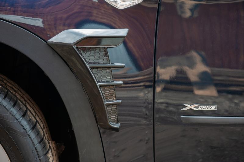 Купить Универсальные вентиляционные накладки на крылья тип-D (имитация, 2 шт)