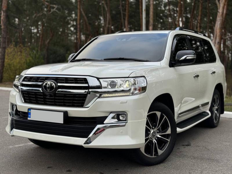 Купить Передняя накладка 2016-2025 (Executive 2021) Белый цвет для Toyota Land Cruiser 200