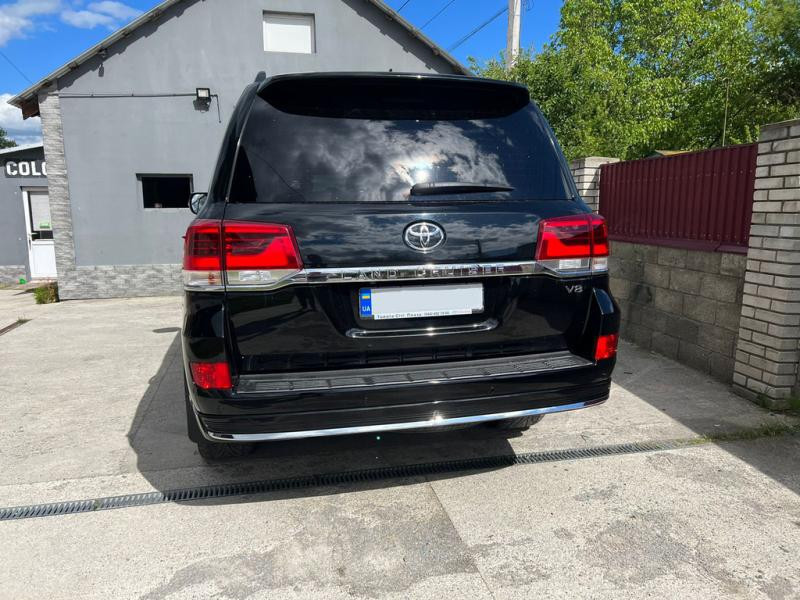 Купити Задня накладка з хромом 2016-2025 (Executive ) Білий колір для Toyota Land Cruiser 200