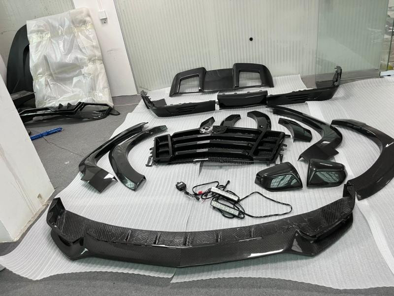 Купити Комплект обвісів LRT Carbon для Cadillac Escalade 2020- рр