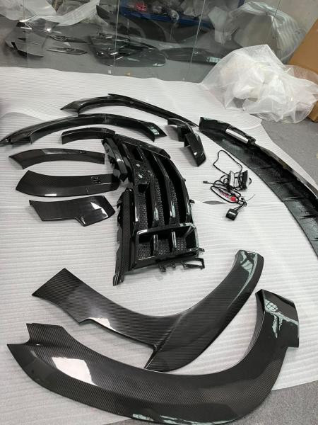 Купити Комплект обвісів LRT Carbon для Cadillac Escalade 2020- рр