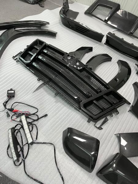 Купити Комплект обвісів LRT Carbon для Cadillac Escalade 2020- рр