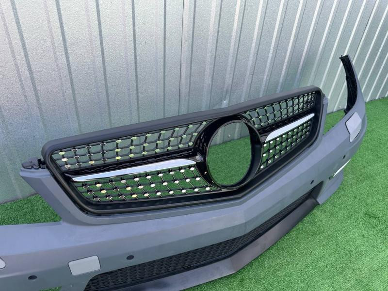 Купити Передній бампер 2011-2014 AMG C63 з решіткою Diamond Black для Mercedes C-class W204 рр