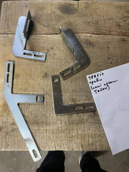 Купить Крепление боковых порогов B3/C2 (без болтов) для Renault Trafic 2001-2015 гг