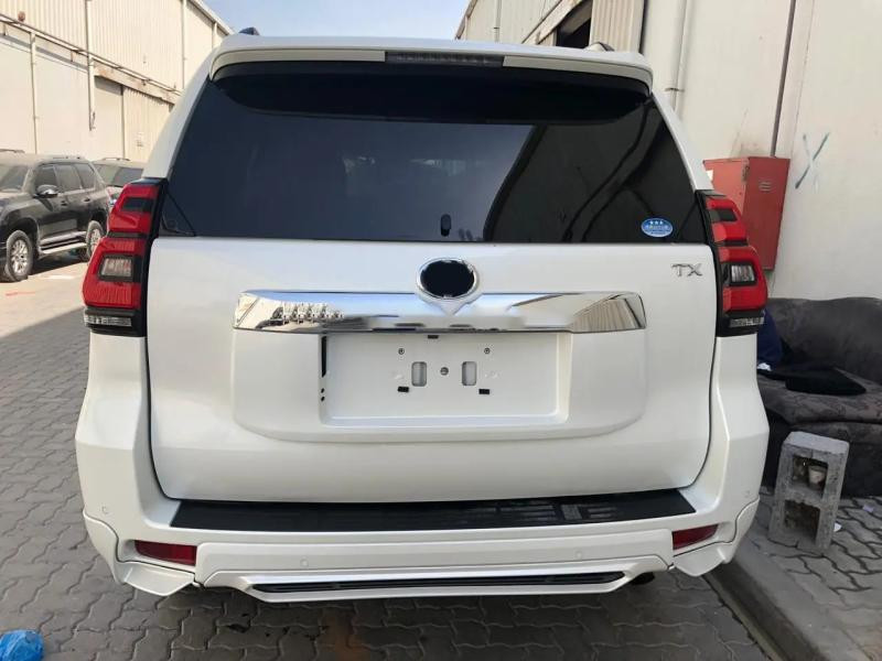 Купить Задняя накладка из 3 частей TRD (для 2017-2025, белая) для Toyota Land Cruiser Prado 150