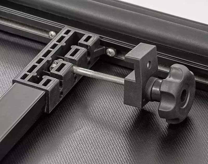 Купить Виниловая крышка кузова 6' 5" Tri-Fold Rough Country для Toyota Tundra 07-13