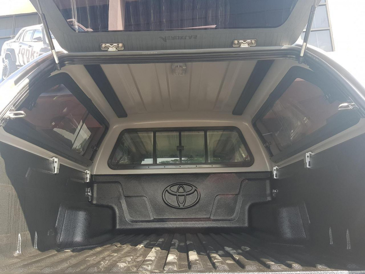 Купити Кунг на Toyota Hilux від 2015 бічними стеклами вгору - Aeroklas