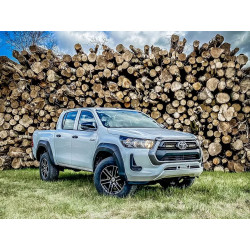 Купить Комплект оптики на Toyota Hilux 2021+ LAZER (в решетку радиатора)