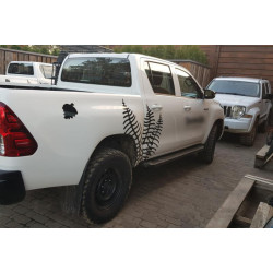 Купити Бокові пороги Allmond Black (2 шт., алюміній) для Toyota Hilux 2015- рр