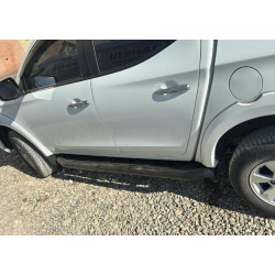 Купить Боковые пороги Amazon Black (2 шт, черные) для Mitsubishi L200 2015-2024 гг