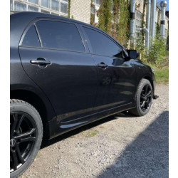 Купити Бокові пороги (під фарбування) для Toyota Corolla 2007-2013 рр