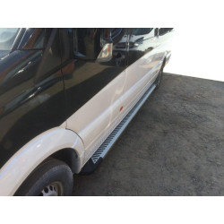 Купити Бокові пороги Line (2 шт, алюміній) Середня база - задній привід для Mercedes Sprinter W907/W910 2018- рр