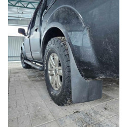 Купити Задні бризковики (2 шт.) для Nissan Navara 2006-2015 рр