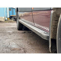 Купити Бокові пороги DOT-Line (2 шт., Алюм.) Середня база для Volkswagen Crafter 2006-2016 рр