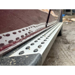 Купити Бокові пороги DOT-Line (2 шт., Алюм.) Середня база для Volkswagen Crafter 2006-2016 рр