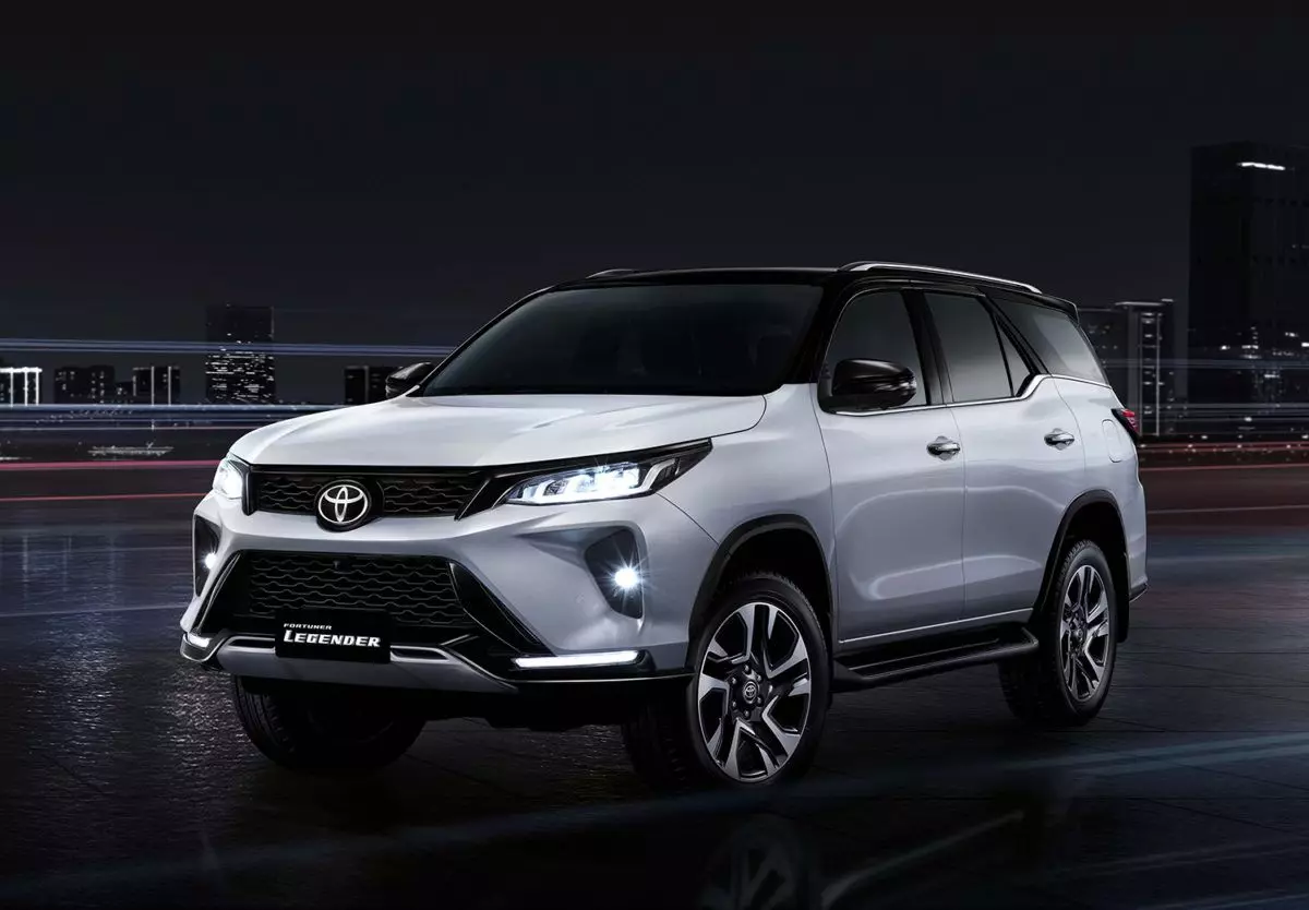 Оновлений позашляховик Toyota Fortuner 2020: головні зміни