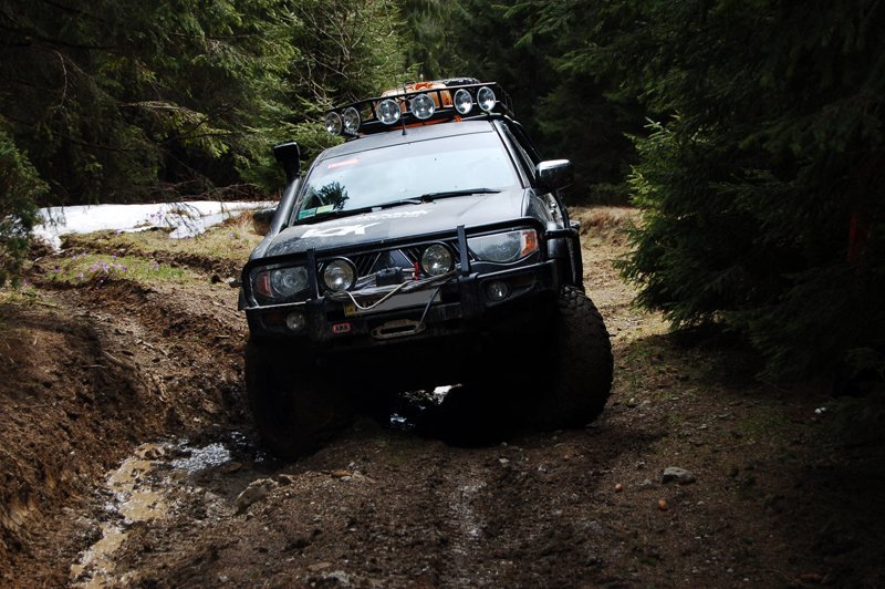 Подорож на позашляховику в гори