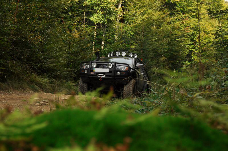 Позашляховик у горах Гори і позашляховик