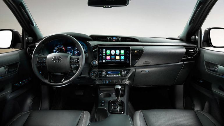 Интерьер пикапа Toyota Hilux Reveal нового поколения