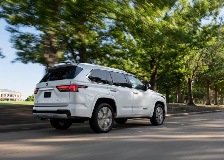 Ціни на нову Toyota Sequoia 2023 купити тюнінг в Україні ціна з доставкою