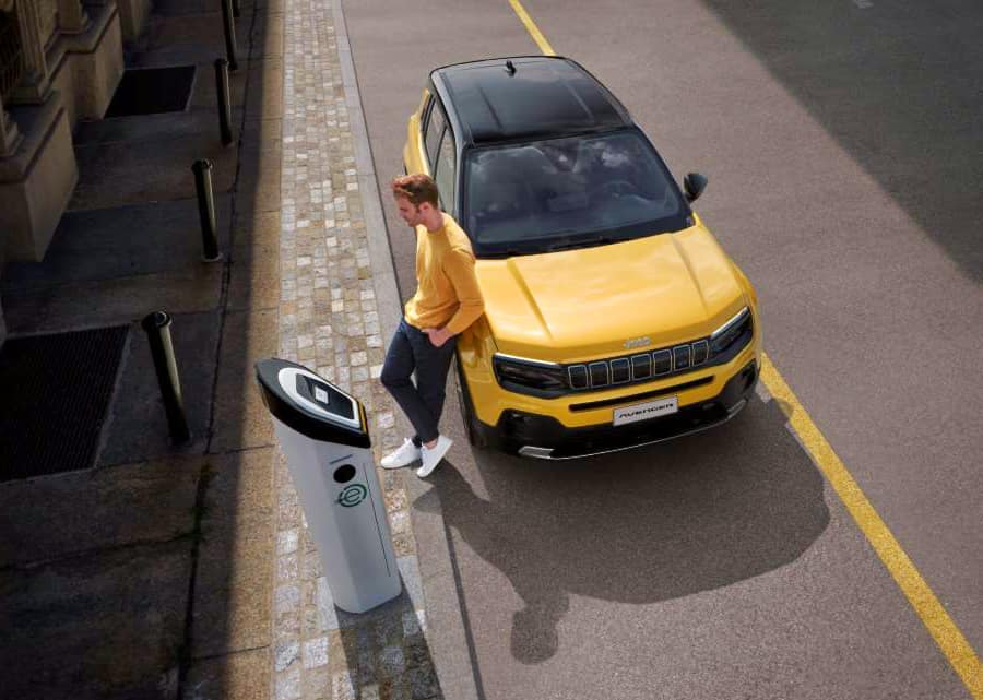 Запас ходу Jeep Avenger купити зарядну станцію powerbank для машини ціна