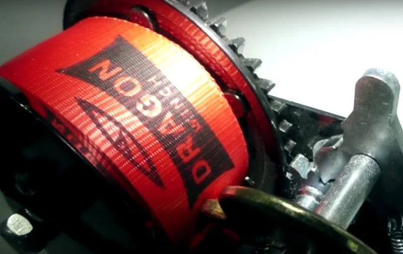 Как установить переносную лебедку?