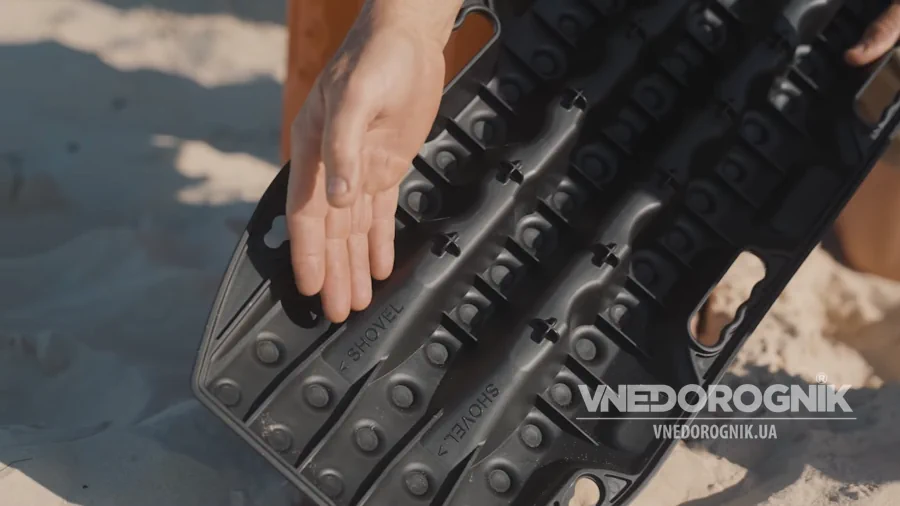 Sand tracks as shovel