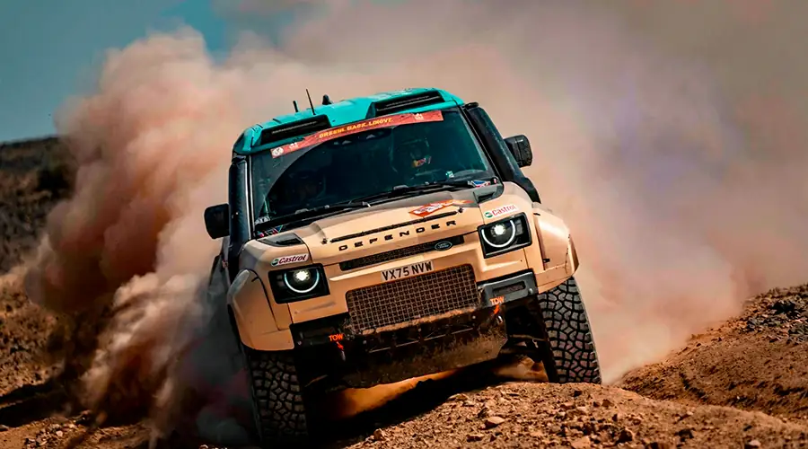 Триумф серийного Defender: Рокас Бацюшка одерживает победу в категории Stock с отрывом в 4 часа от ближайшего преследователя.