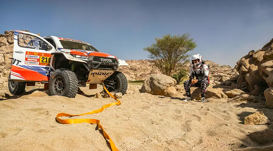 Проблема топливного голодания в песках: как дополнительный запас горючего и надежный такелаж спасут экипажи от схода с дистанции