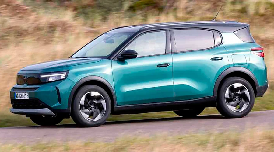 Side view of the Opel Frontera 2026, showing ground clearance and body length