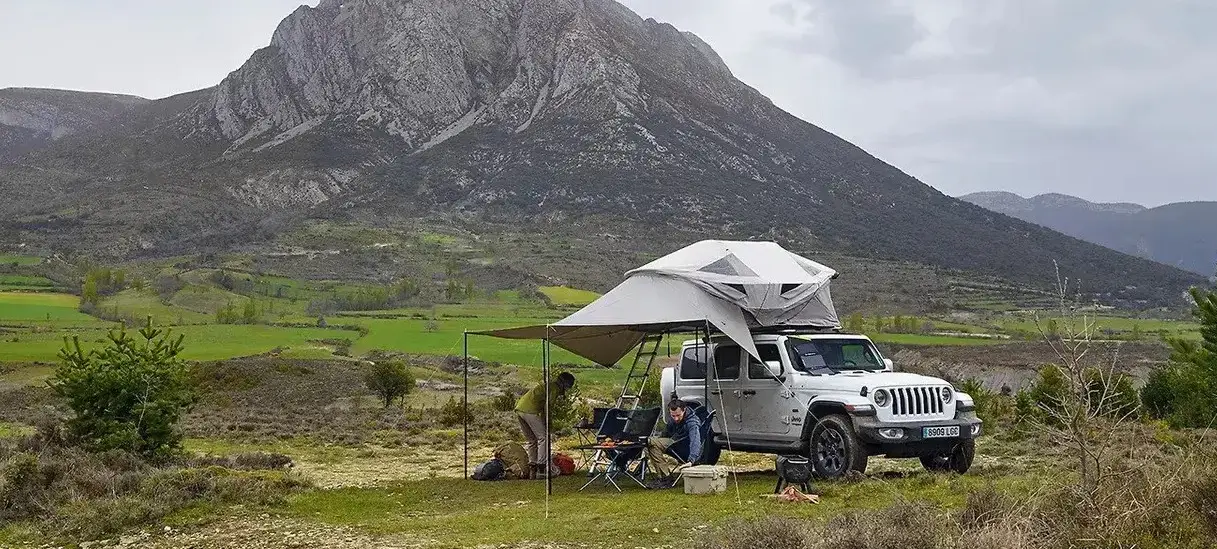 thule-approach-pelican-gray Тент Thule на автомобиле