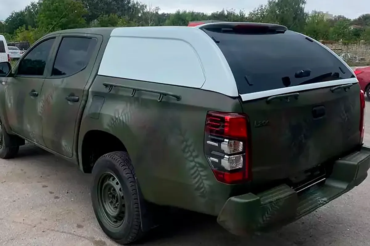 Установка пластиковой крыши (кунг) на Mitsubishi L200